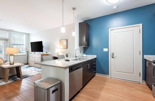 Stratford Apartment | Landing | Stunning Studio in South End Stratford