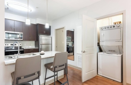 Stratford Apartment | Landing | Stunning Studio in South End Stratford