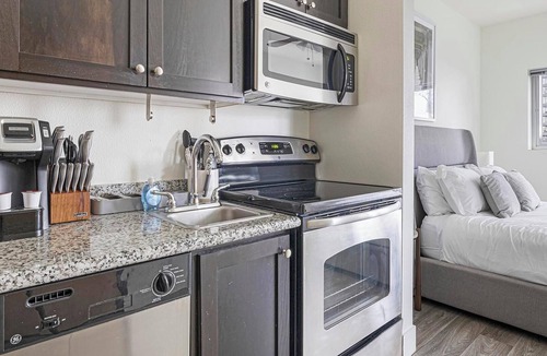 Pearl District Apartment | Landing | Stunning Studio, Gym, Courtyard