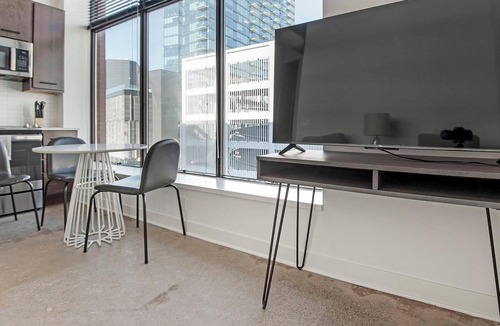 Downtown St. Louis Apartment | Landing | Stunning Studio, Gym, Pool