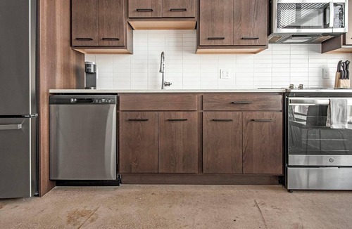 Downtown St. Louis Apartment | Landing | Stunning Studio, Gym, Pool