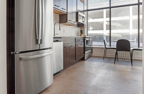 Downtown St. Louis Apartment | Landing | Stunning Studio, Gym, Pool