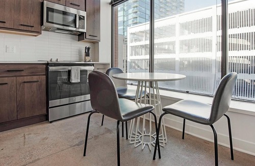 Downtown St. Louis Apartment | Landing | Stunning Studio, Gym, Pool