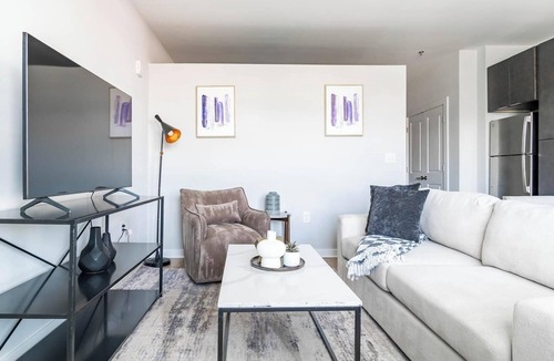 Downtown Apartment | Landing | Stunning Studio, Yoga Studio, Pool