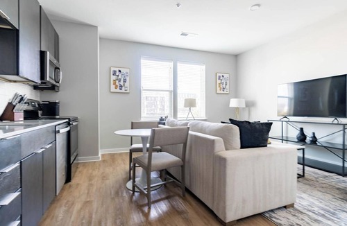 Downtown Apartment | Landing | Stunning Studio, Yoga Studio, Pool