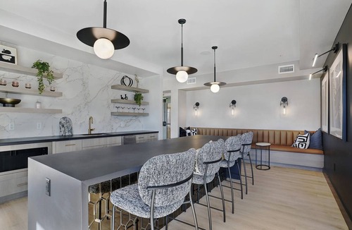 People's Freeway Apartment | Landing | Stunning 1BD in Granary District