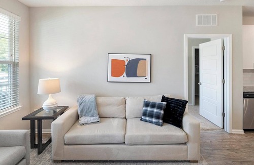 Land O' Lakes Apartment | Landing | Stunning 2BD, Pool, Gym
