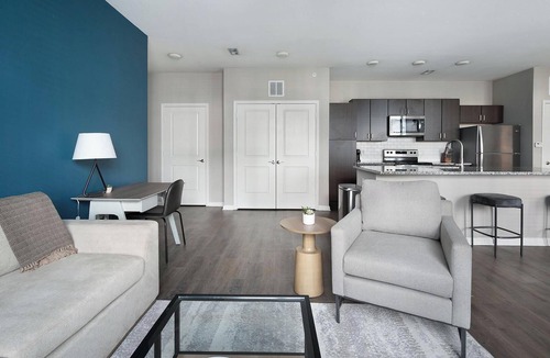 Chesterfield Apartment | Landing | Stylish 1BD, Courtyard, Gym