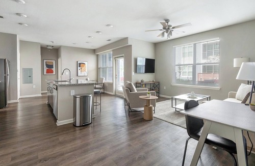 Chesterfield Apartment | Landing | Stylish 1BD, Courtyard, Gym