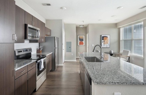 Chesterfield Apartment | Landing | Stylish 1BD, Courtyard, Gym