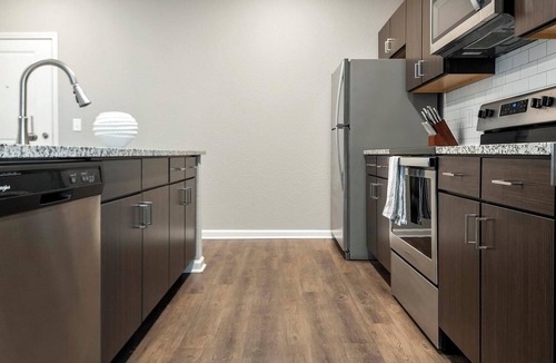 Chesterfield Apartment | Landing | Stylish 1BD, Pool, Courtyard