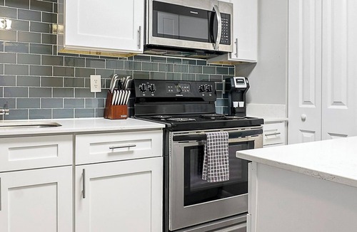 Indianapolis Apartment | Landing | Stylish 1BD, Courtyard, Pool