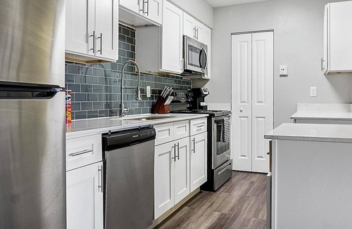 Indianapolis Apartment | Landing | Stylish 1BD, Courtyard, Pool