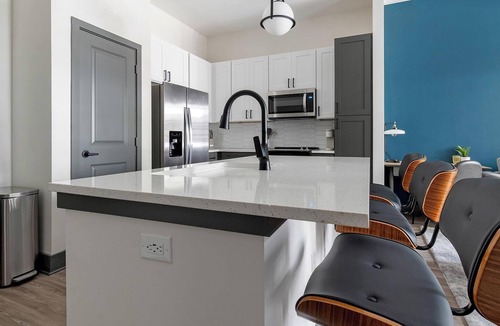 Southbank Apartment | Landing | Stylish 1BD, Yoga Studio, Gym