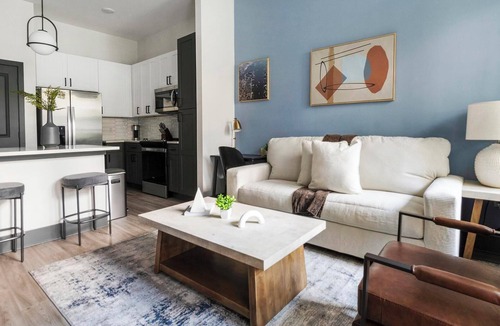 Southbank Apartment | Landing | Stylish 1BD, Rooftop Lounge, Pool