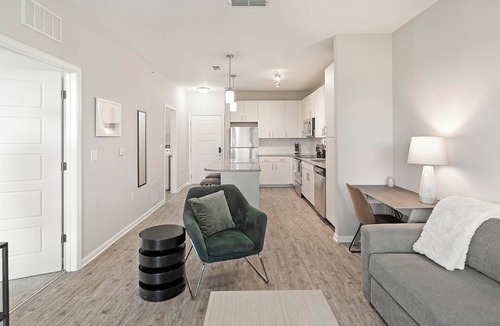 Land O' Lakes Apartment | Landing | Stylish 1BD, Pool, Gym