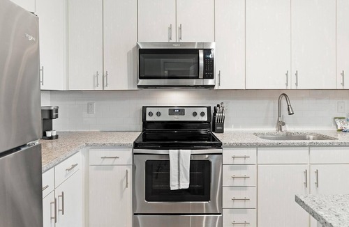 Land O' Lakes Apartment | Landing | Stylish 1BD, Pool, Gym