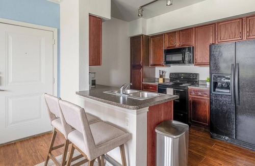 Northeast Houston Apartment | Landing | Stylish 1BD, Clubhouse, Game Room