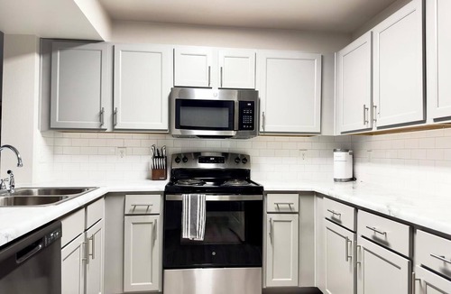 Belton Apartment | Landing | Stylish 1BD, Clubhouse, Pool