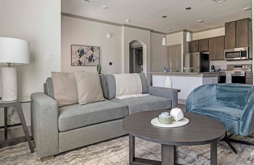 Manor Apartment | Landing | Stylish 1BD, Clubhouse, Courtyard