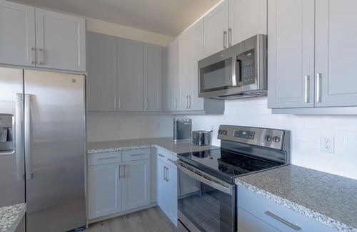 Spring Branch East Apartment | Landing | Stylish 1BD, Courtyard, Gym