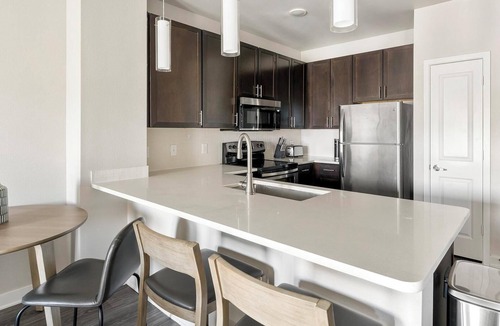 Katy Apartment | Landing | Stylish 1BD, Courtyard, Gym