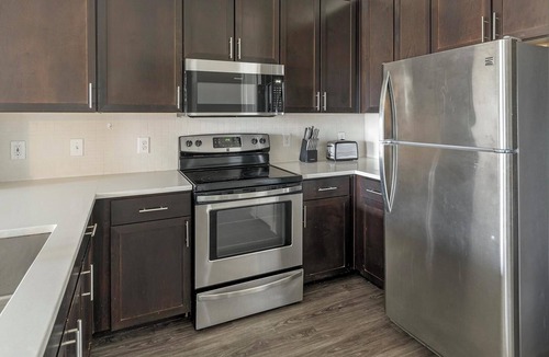 Katy Apartment | Landing | Stylish 1BD, Courtyard, Gym