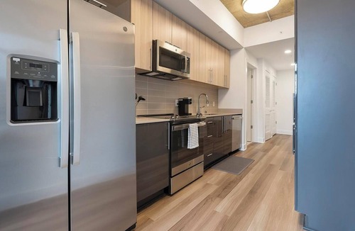 Baileys Crossroads Apartment | Landing | Stylish 1BD, Game Room, Gym