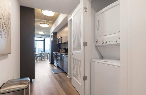 Baileys Crossroads Apartment | Landing | Stylish 1BD, Game Room, Gym