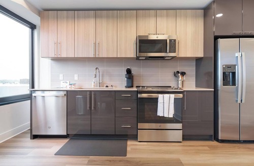 Baileys Crossroads Apartment | Landing | Stylish 1BD, Game Room, Gym