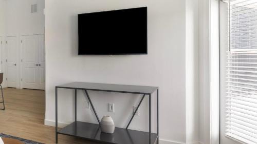 Chapel Hill Apartment | Landing Stylish 1BD Gym Courtyard