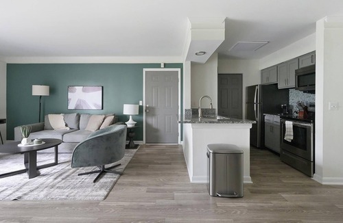 Green Hills Apartment | Landing | Stylish 1BD, Gym, Pool