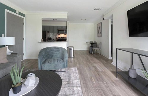 Green Hills Apartment | Landing | Stylish 1BD, Gym, Pool