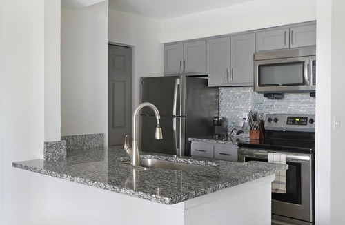 Green Hills Apartment | Landing | Stylish 1BD, Gym, Pool