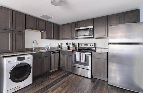 Downtown Hartford Apartment | Landing | Stylish 1BD, Game Room, Yoga Studio