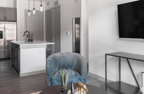 MLK Apartment | Landing | Stylish 1BD, Game Room, Rooftop Lounge
