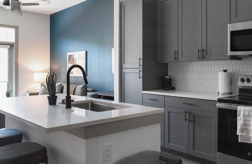 MLK Apartment | Landing | Stylish 1BD, Game Room, Rooftop Lounge