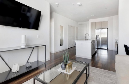 Fate Apartment | Landing | Stylish 1BD, Gym, Pool