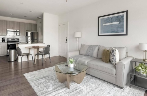 River Ranch Apartment | Landing | Stylish 1BD, Gym, Pool