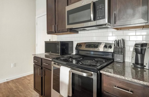 Austin Apartment | Landing | Stylish 1BD, Gym, Clubhouse