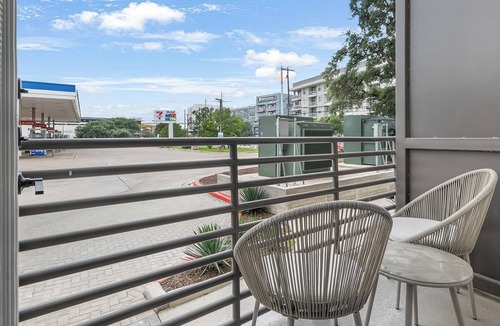 Zilker Apartment | Landing | Stylish 1BD, Gym