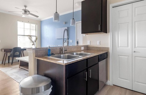 Austin Apartment | Landing | Stylish 1BD, Gym