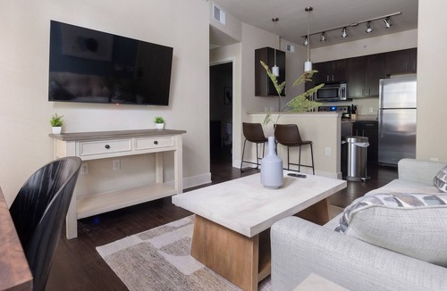 Austin Apartment | Landing | Stylish 1BD, Gym