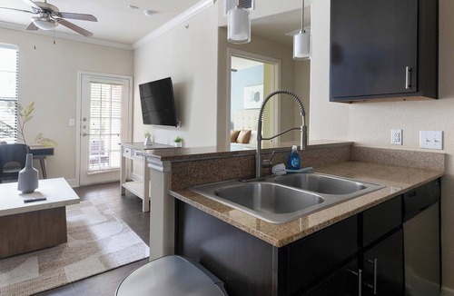 Austin Apartment | Landing | Stylish 1BD, Gym