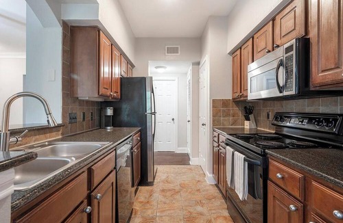 West Oak Hill Apartment | Landing | Stylish 1BD, Gym