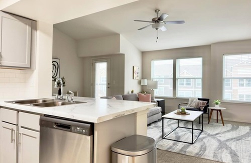 Belton Apartment | Landing | Stylish 1BD, Gym, Pool