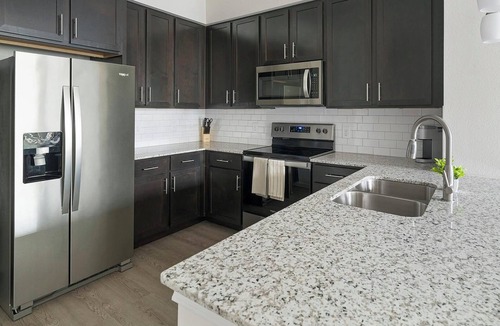 Conroe Apartment | Landing | Stylish 1BD, Gym