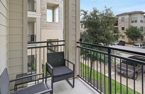 Conroe Apartment | Landing | Stylish 1BD, Gym
