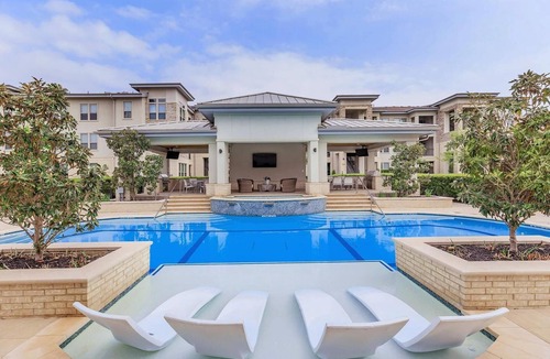 Conroe Apartment | Landing | Stylish 1BD, Gym