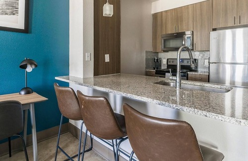Memorial Apartment | Landing | Stylish 1BD, Gym